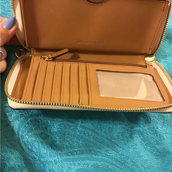 MICHAEL KORS COATED CANVAS W LEATHER ZIP AROUND WALLET EUC ORIG OWNER - Picture 3 of 7